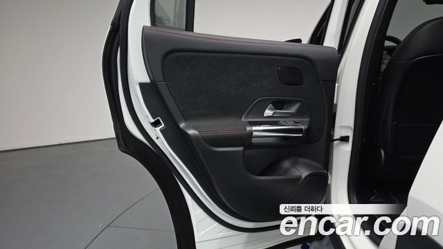 Mercedes-Benz EQA 2022 — photo 15