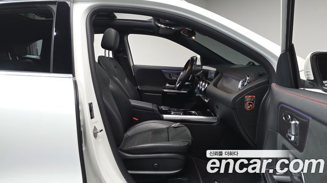 Mercedes-Benz EQA 2022 — photo 16