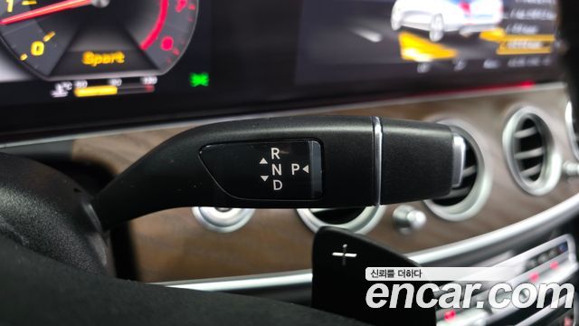 Mercedes-Benz E-Class 2019 — photo 12