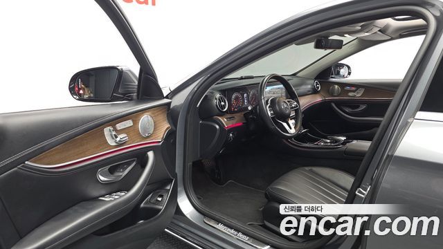 Mercedes-Benz E-Class 2019 — photo 13