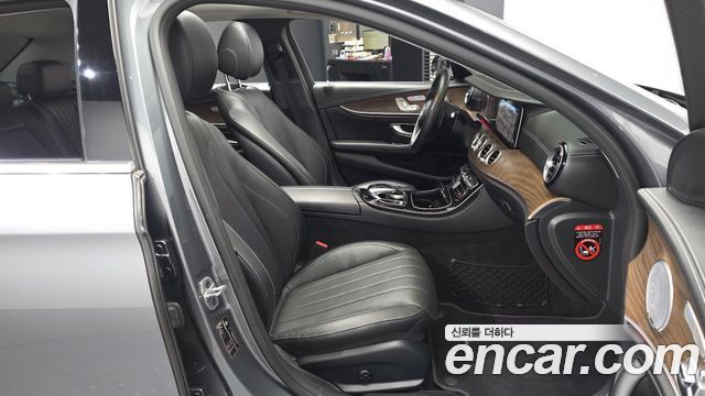 Mercedes-Benz E-Class 2019 — photo 17