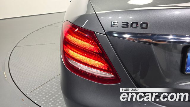 Mercedes-Benz E-Class 2019 — photo 9