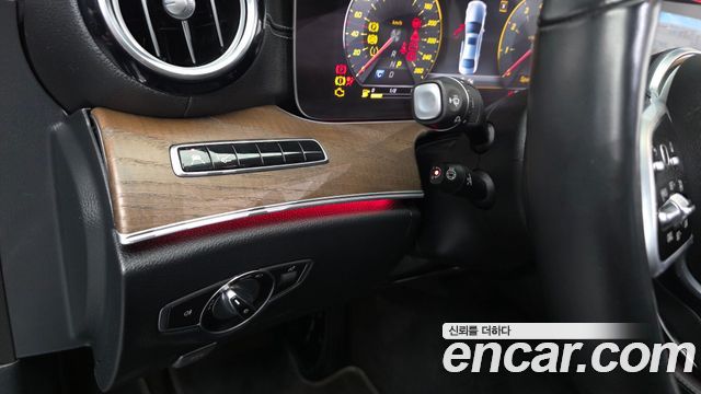 Mercedes-Benz E-Class 2019 — photo 28