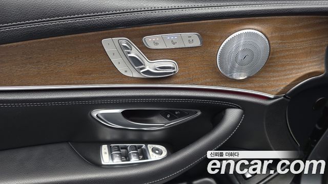 Mercedes-Benz E-Class 2019 — photo 30