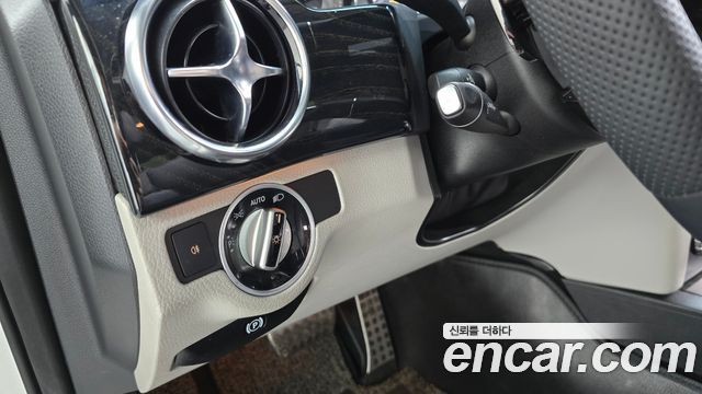 Mercedes-Benz GLK-Class 2015 — photo 24
