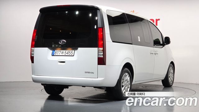 Hyundai Staria 2023 — photo 2
