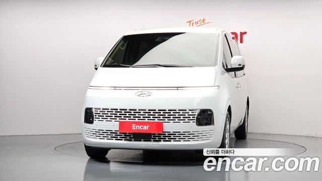 Hyundai Staria 2023 — photo 3