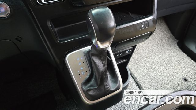 Hyundai Staria 2023 — photo 9