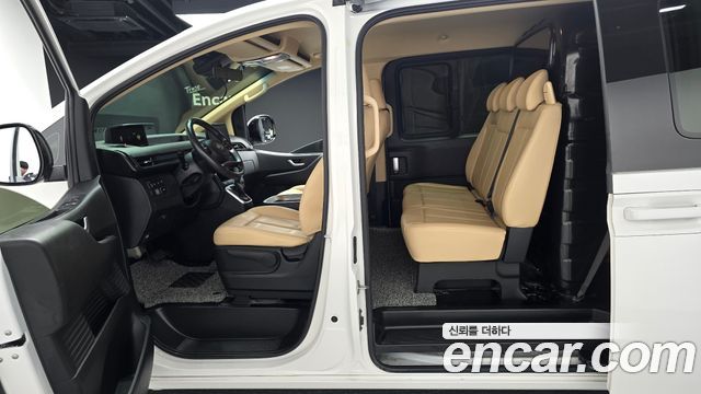 Hyundai Staria 2023 — photo 11