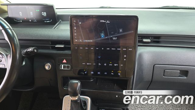 Hyundai Staria 2023 — photo 17