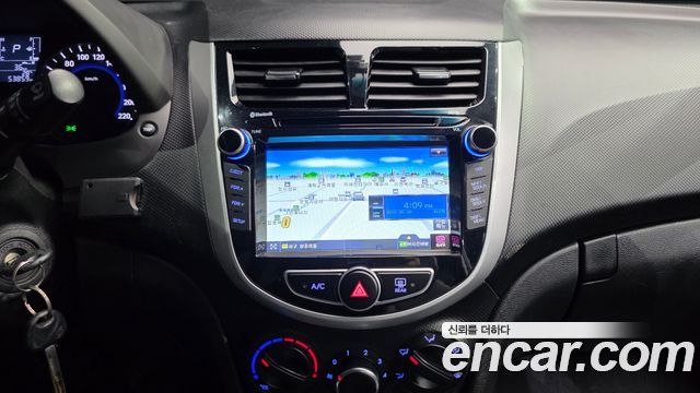 Hyundai Accent 2018 — photo 17