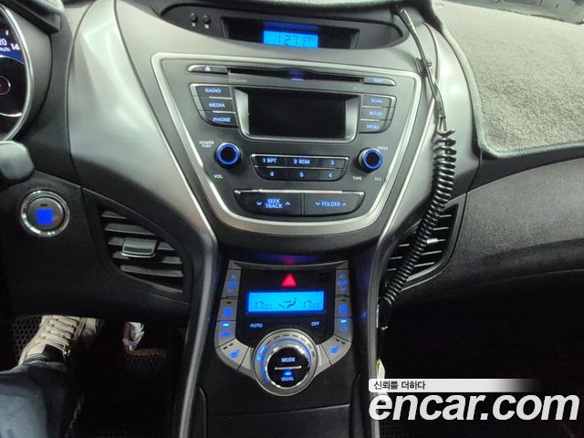 Hyundai AVANTE 2014 — photo 13