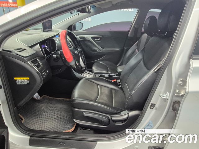 Hyundai AVANTE 2014 — photo 17