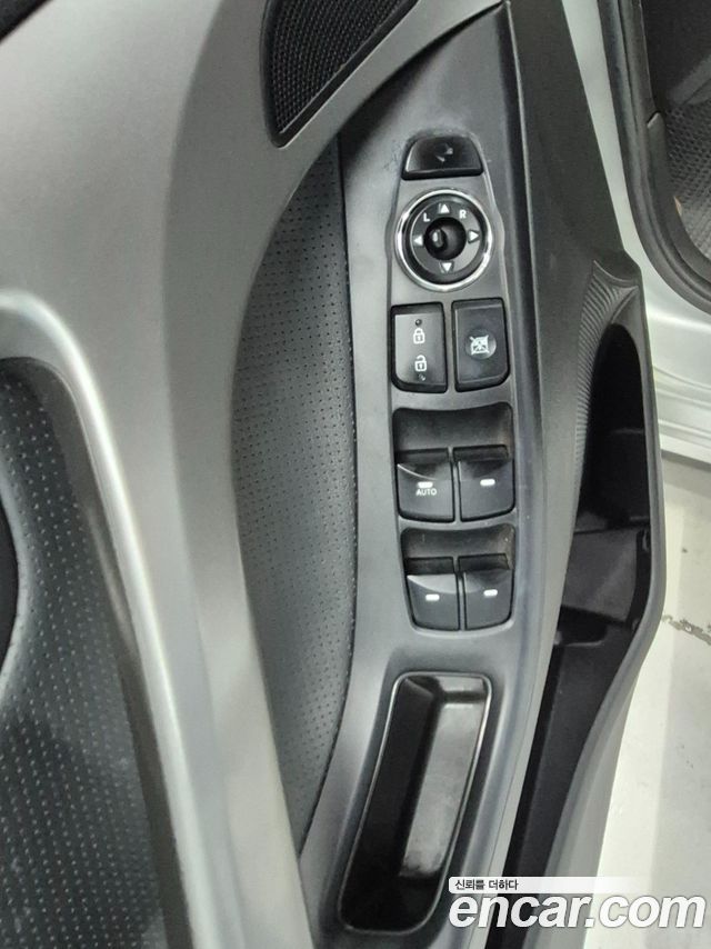 Hyundai AVANTE 2014 — photo 18