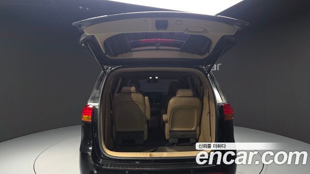 Kia Canival 2017 — photo 20