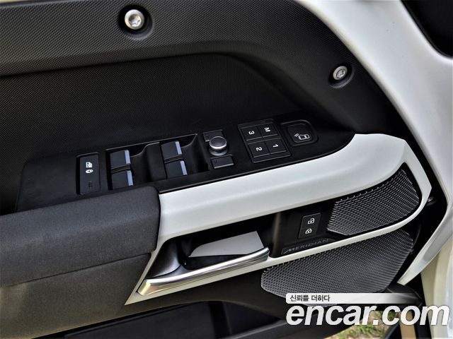 Land Rover Defender 2020 — photo 13