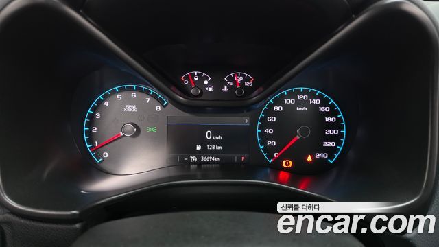 Chevrolet Korea Colorado 2022 — photo 11