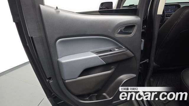 Chevrolet Korea Colorado 2022 — photo 15