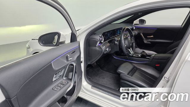Mercedes-Benz A-Class 2021 — photo 10