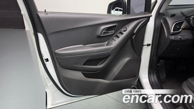 Chevrolet Korea Trax 2017 — photo 14