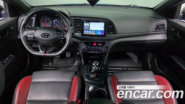 Hyundai AVANTE 2017 — photo 10