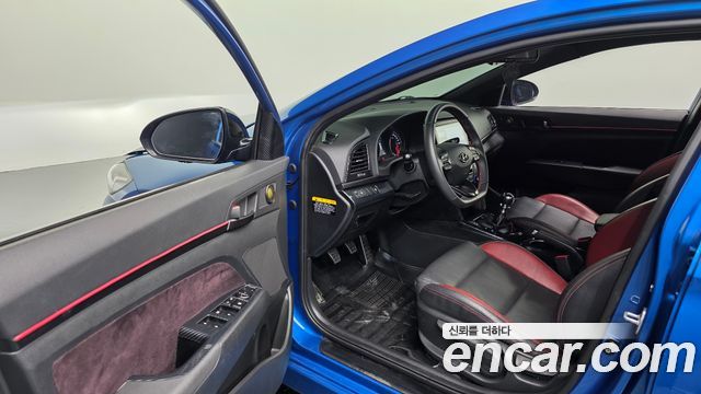 Hyundai AVANTE 2017 — photo 13