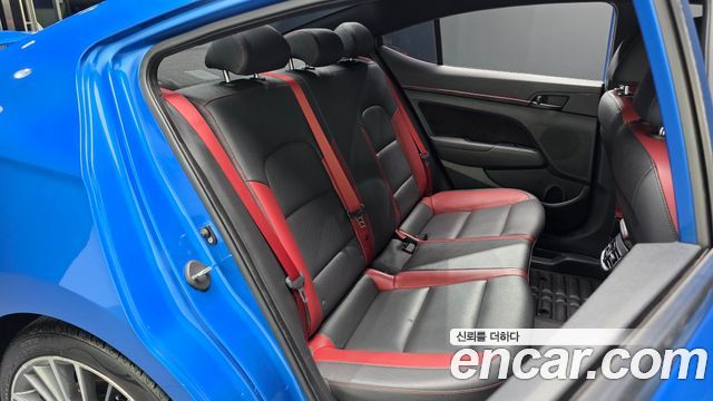Hyundai AVANTE 2017 — photo 17