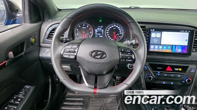Hyundai AVANTE 2017 — photo 19