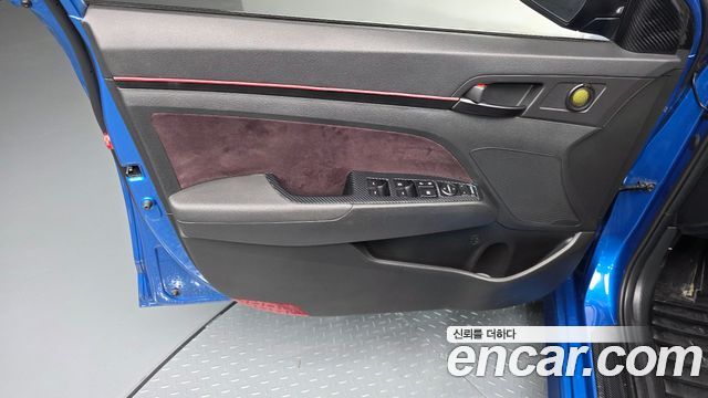 Hyundai AVANTE 2017 — photo 14