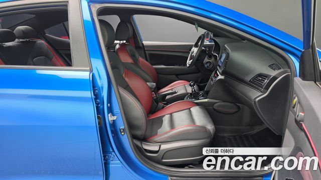 Hyundai AVANTE 2017 — photo 16