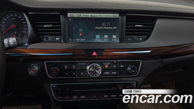 Kia K7 2016 — photo 13