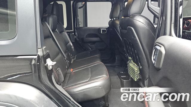 Jeep Wrangler 2021 — photo 11