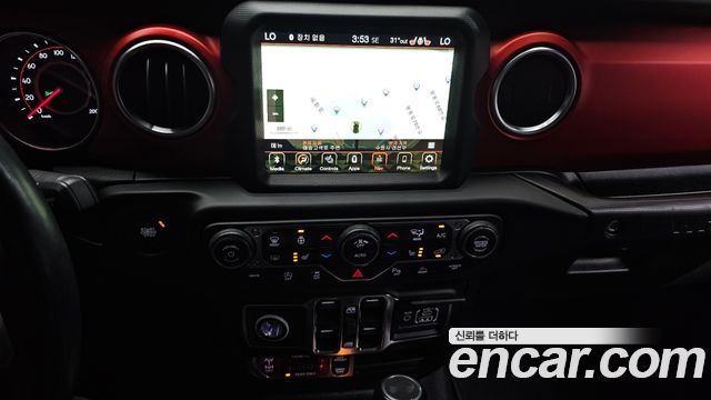 Jeep Wrangler 2021 — photo 13