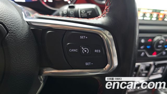 Jeep Wrangler 2021 — photo 17