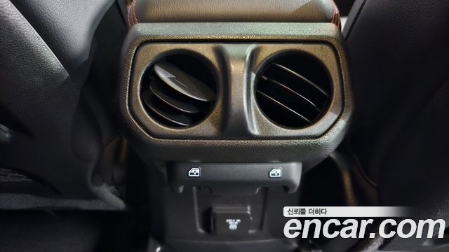 Jeep Wrangler 2021 — photo 18