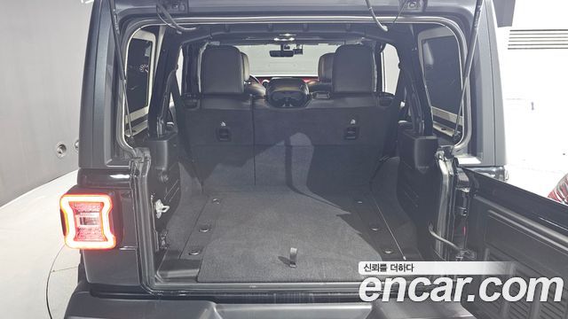 Jeep Wrangler 2021 — photo 20