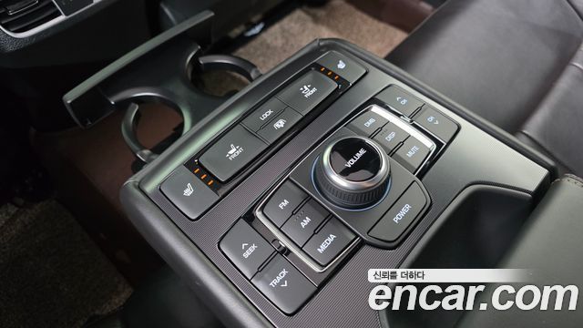 Genesis G80 2018 — photo 19
