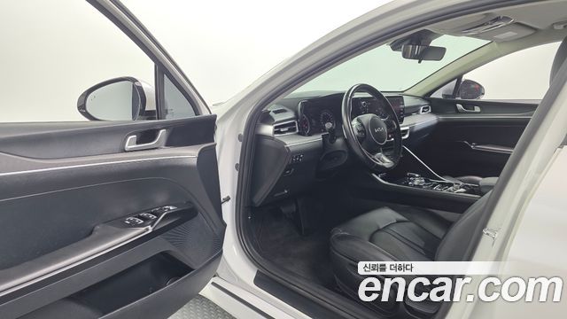 Kia K5 2023 — photo 10