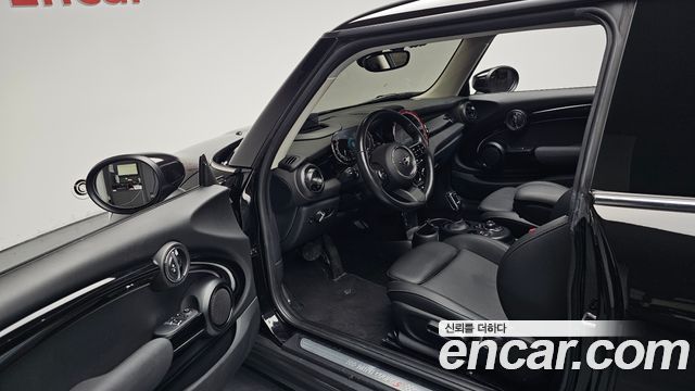 Mini Cooper 2022 — photo 13