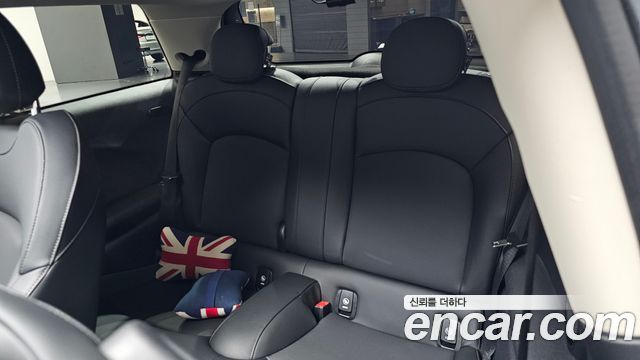 Mini Cooper 2022 — photo 18