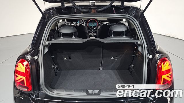Mini Cooper 2022 — photo 26
