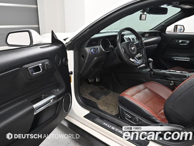 Ford Mustang 2017 — photo 10