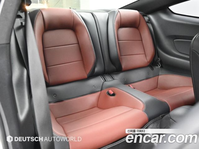 Ford Mustang 2017 — photo 11