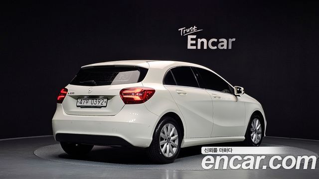 Mercedes-Benz A-Class 2017 — photo 2