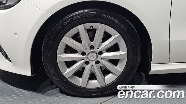 Mercedes-Benz A-Class 2017 — photo 5