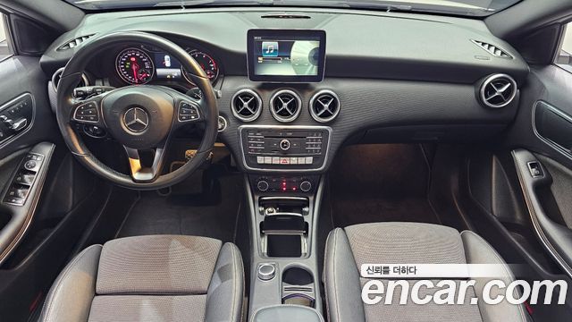 Mercedes-Benz A-Class 2017 — photo 7
