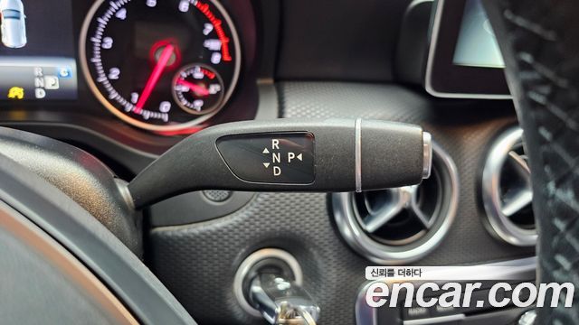 Mercedes-Benz A-Class 2017 — photo 9