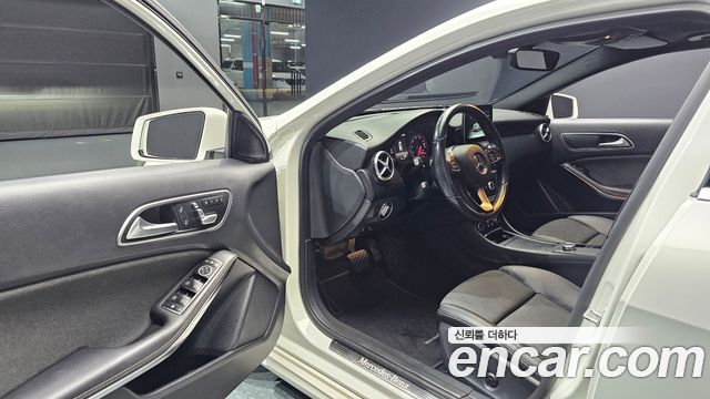 Mercedes-Benz A-Class 2017 — photo 10