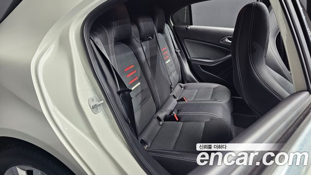 Mercedes-Benz A-Class 2017 — photo 11