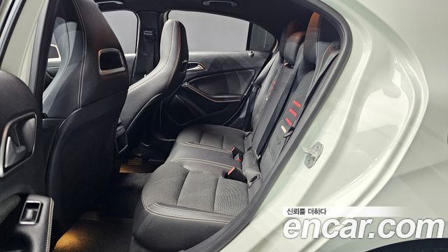 Mercedes-Benz A-Class 2017 — photo 12